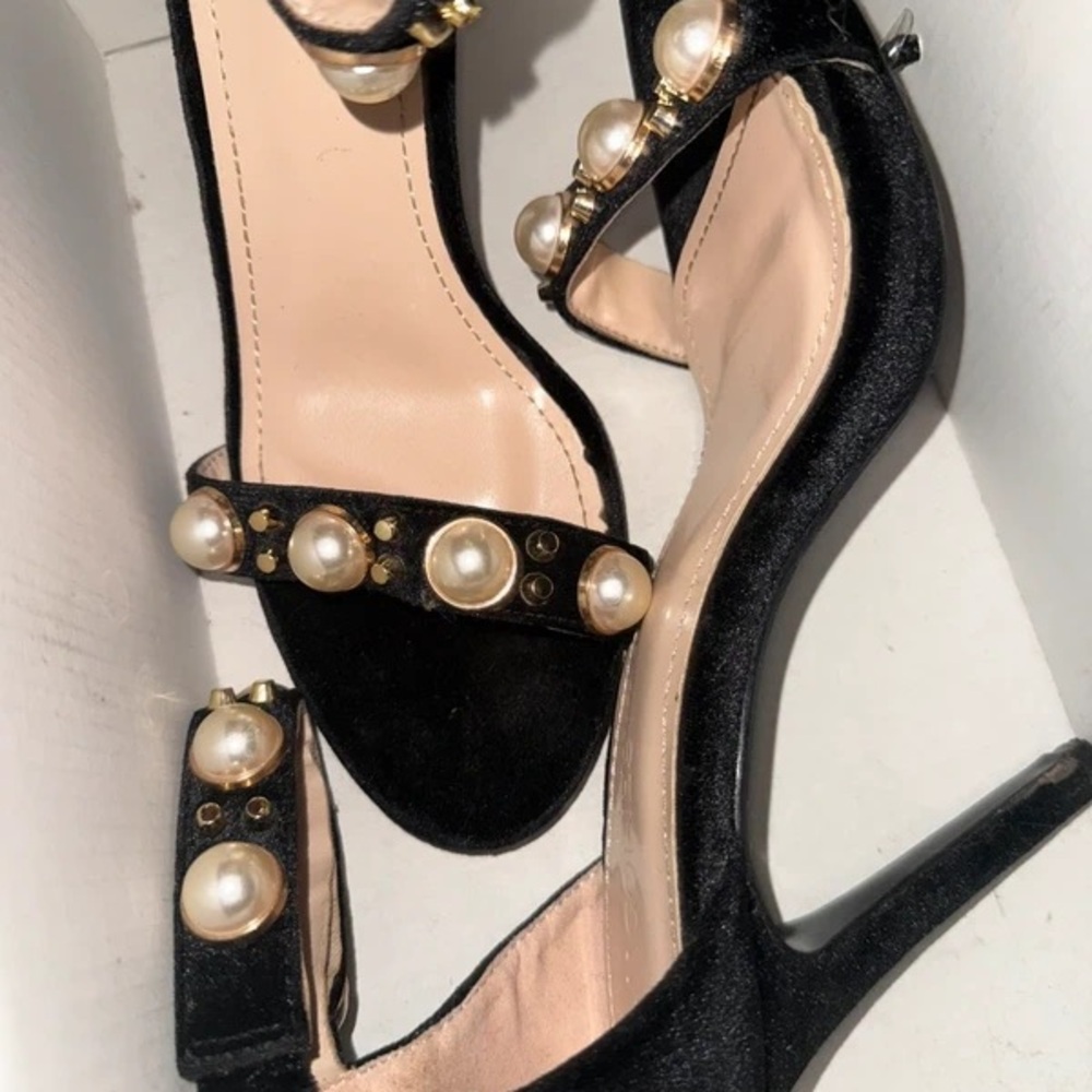 Chic Black Pearl-Studded Women's Heels